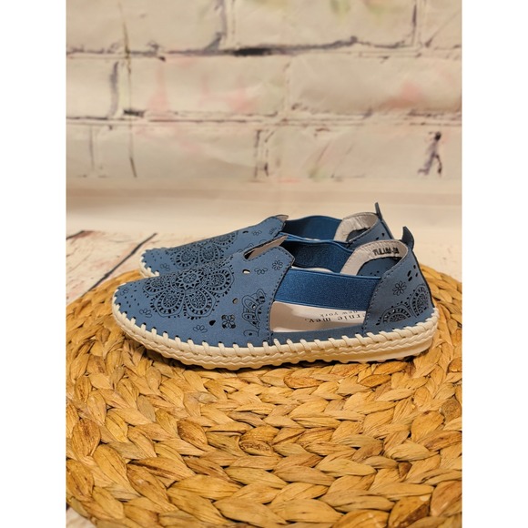 Bernie Mev Women's Blue Laser Cut Flower Slip On Tulum Leather Sz 7 NIB - Picture 8 of 11